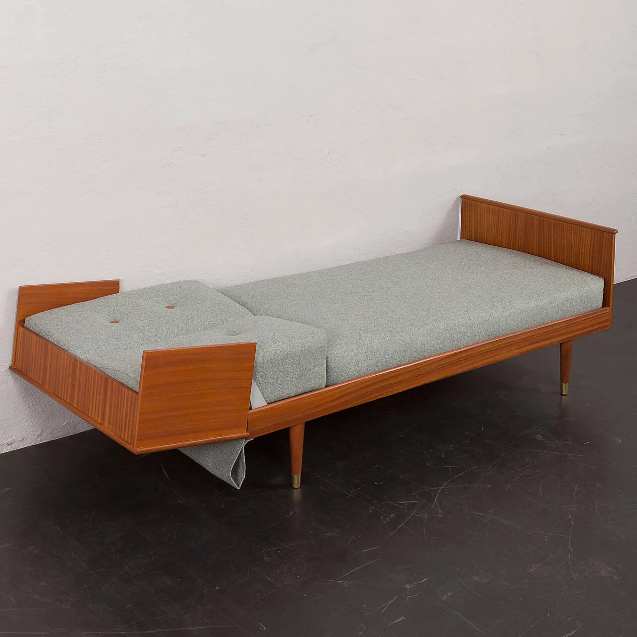 Daybed scandinavo in mogano attribuito a Ingmar Relling, anni '60 10