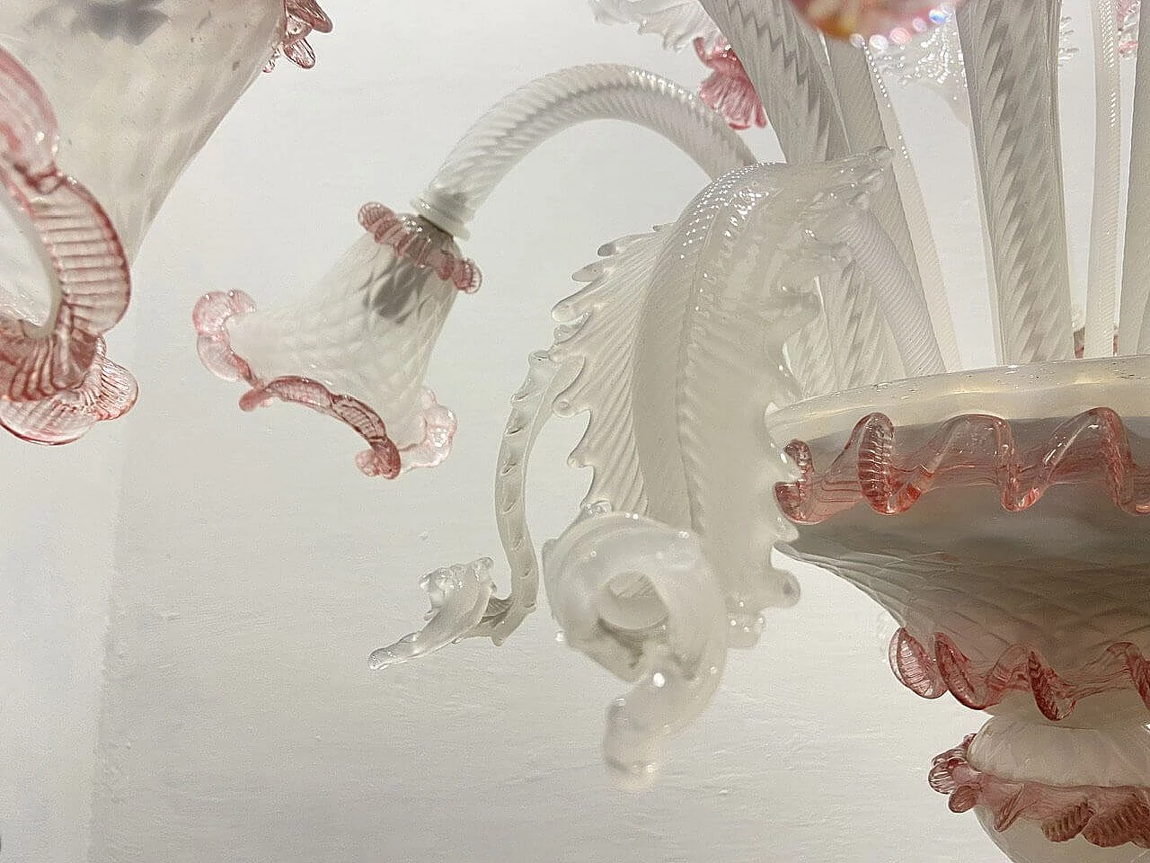 Lampadario in vetro di Murano bianco e rosa, anni '60 6