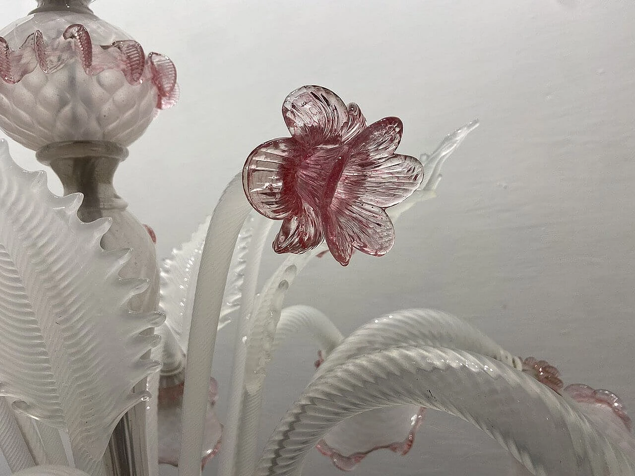 Lampadario in vetro di Murano bianco e rosa, anni '60 9