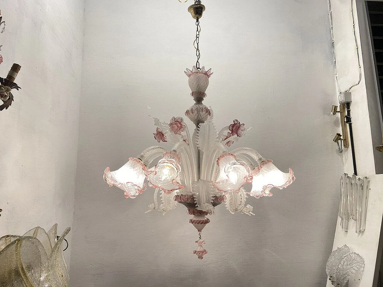 Lampadario in vetro di Murano bianco e rosa, anni '60 12