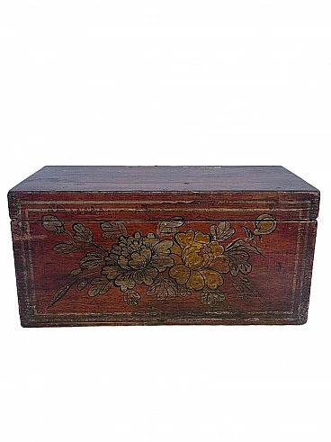 Hand-decorated oriental wooden box, late 19th century