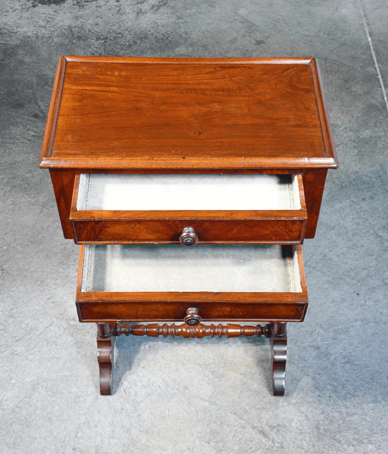 Wooden work table with three drawers, 19th century 5