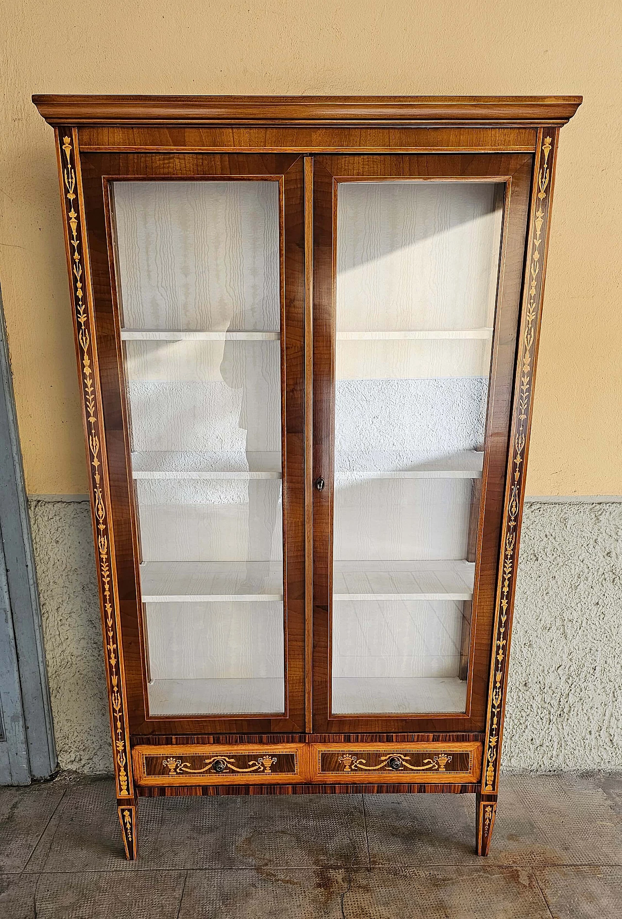 Lombard display case in walnut with boxwood inlay, early 20th century 1