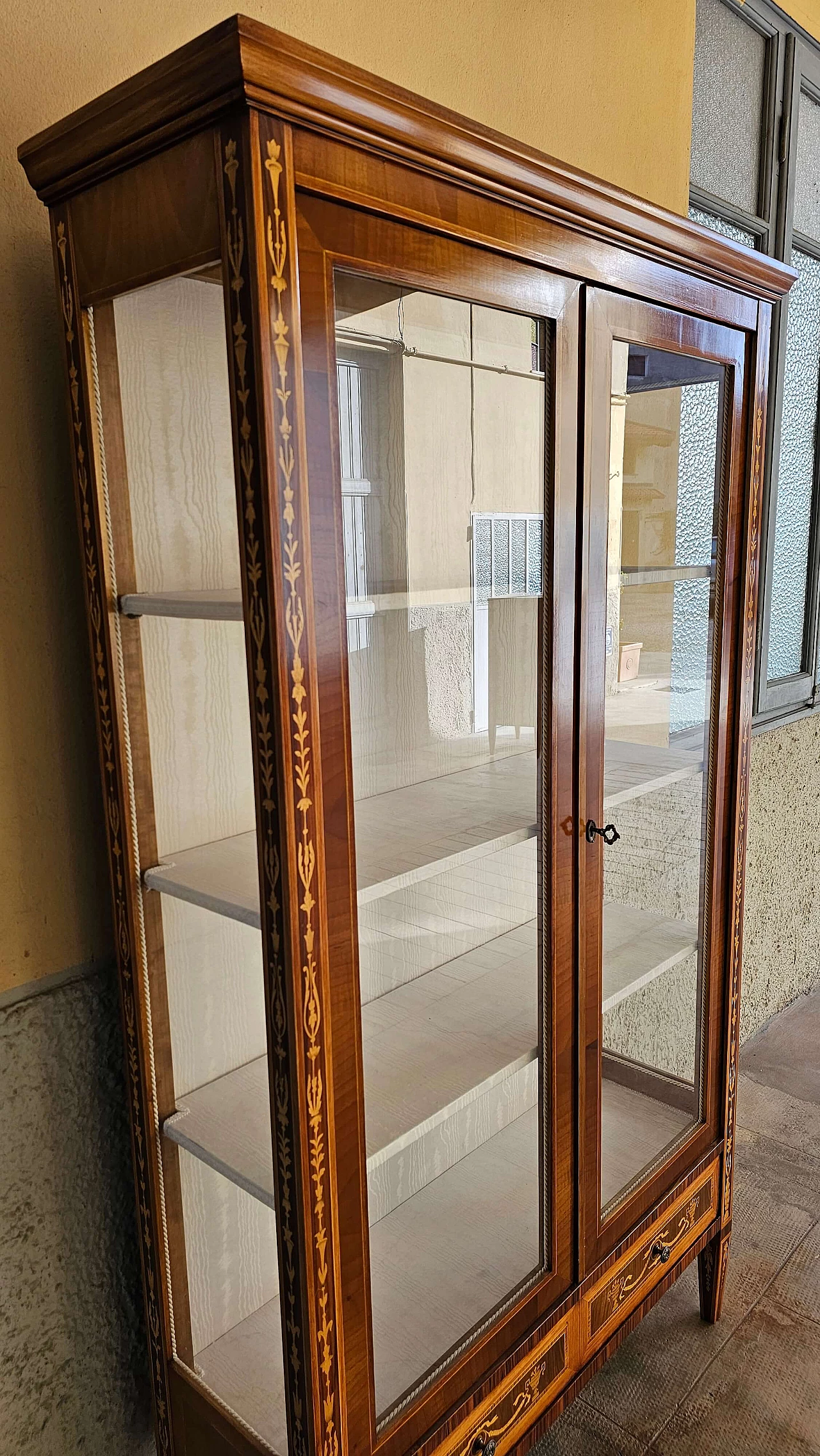 Lombard display case in walnut with boxwood inlay, early 20th century 4