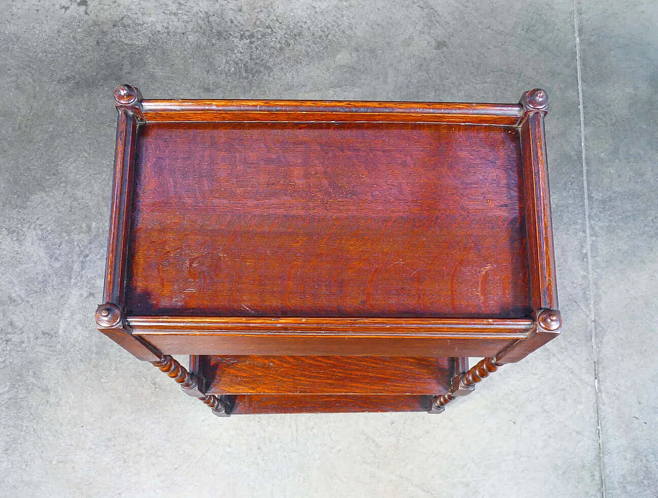 Etagere a tre ripiani in legno di rovere con cassettino e ruote, '800 8