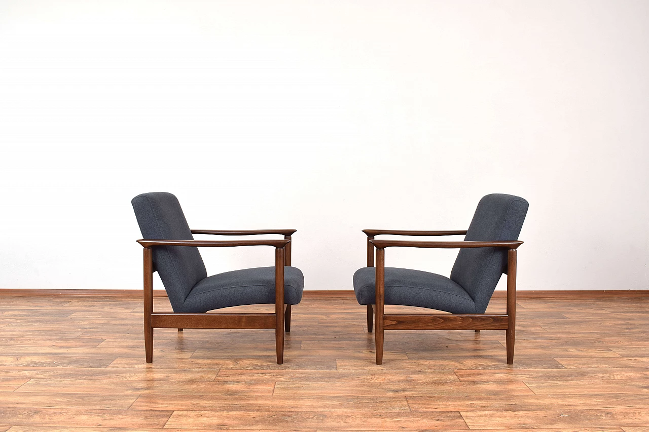 Pair of GFM-142 armchairs by Edmund Homa for Gościcińska Fabryka Mebli, 1960s 2