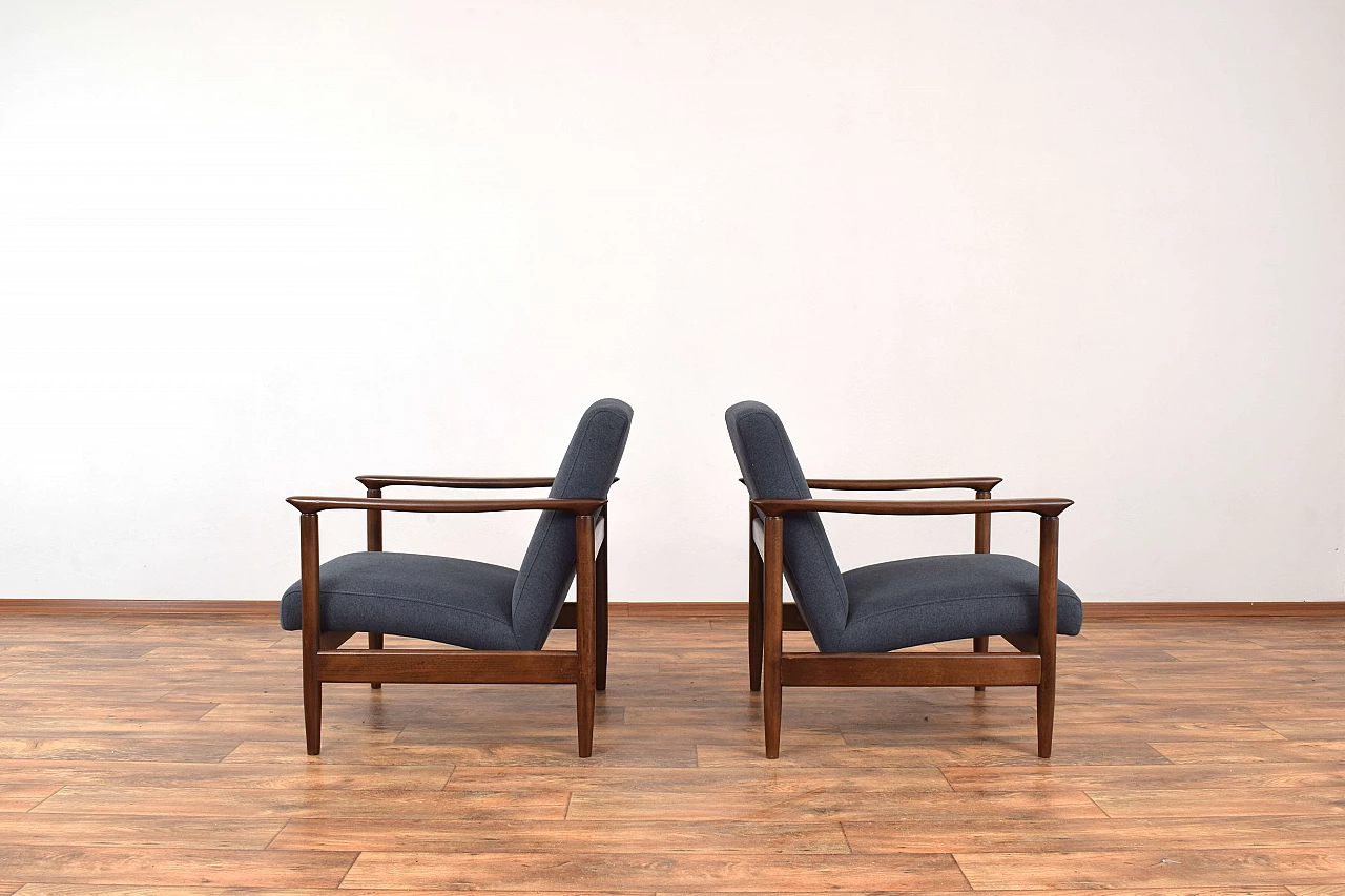 Pair of GFM-142 armchairs by Edmund Homa for Gościcińska Fabryka Mebli, 1960s 3