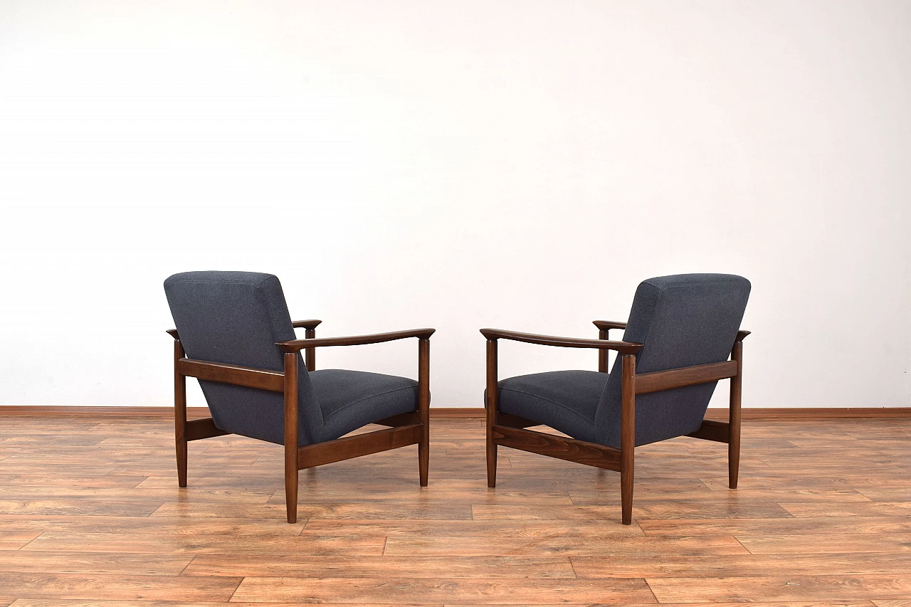 Pair of GFM-142 armchairs by Edmund Homa for Gościcińska Fabryka Mebli, 1960s 4