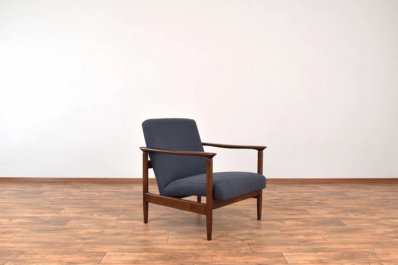 Pair of GFM-142 armchairs by Edmund Homa for Gościcińska Fabryka Mebli, 1960s 5