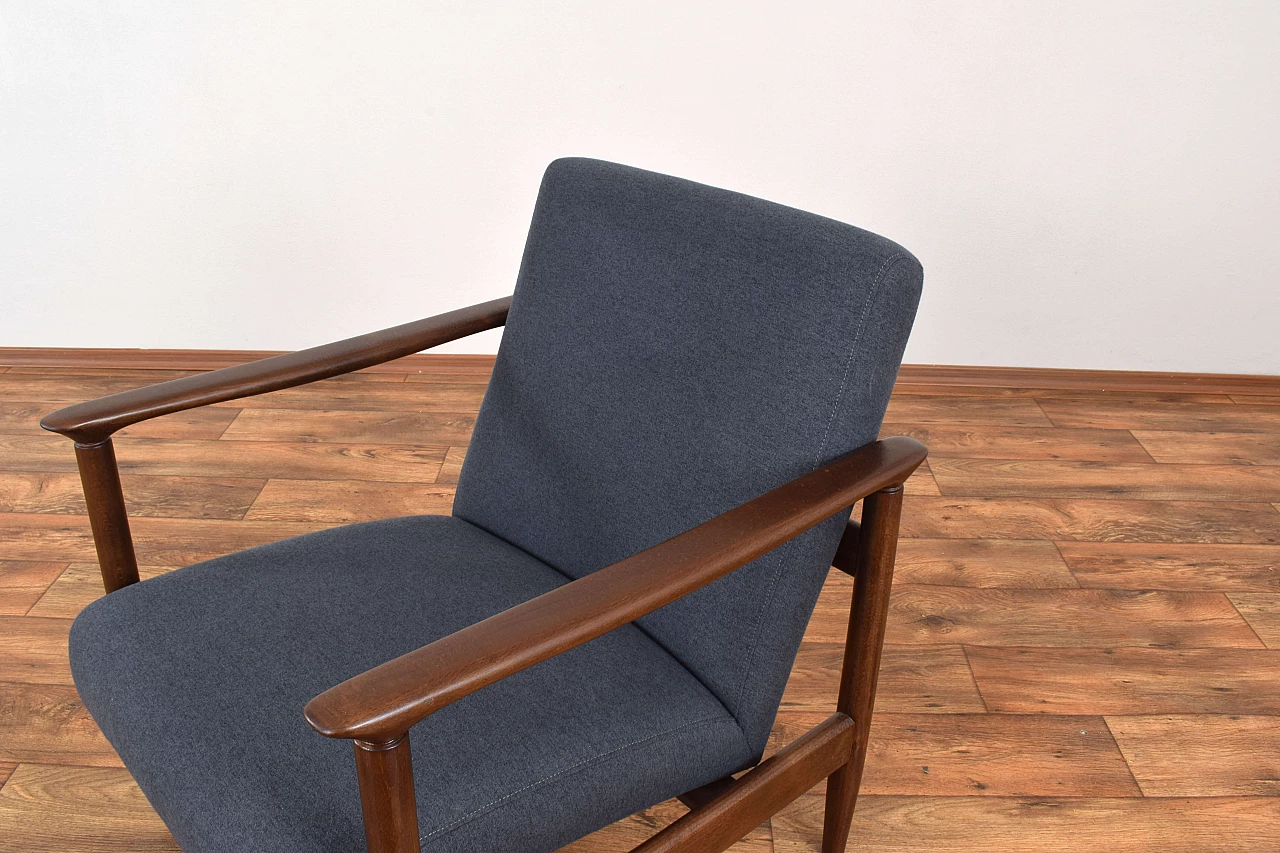 Pair of GFM-142 armchairs by Edmund Homa for Gościcińska Fabryka Mebli, 1960s 13