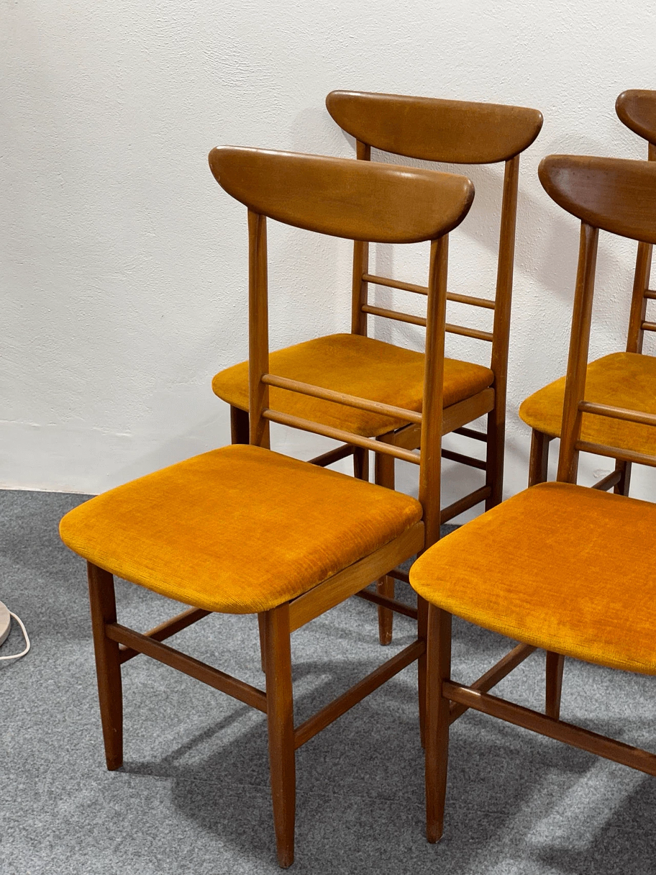6 Chairs in wood and fabric, 1960s 6