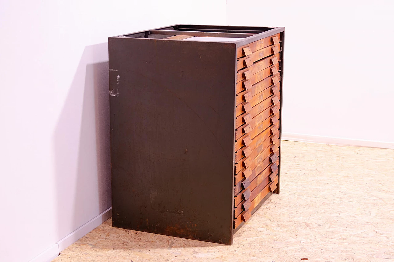 Cassettiera industriale cecoslovacca in legno e ferro, anni '70 5