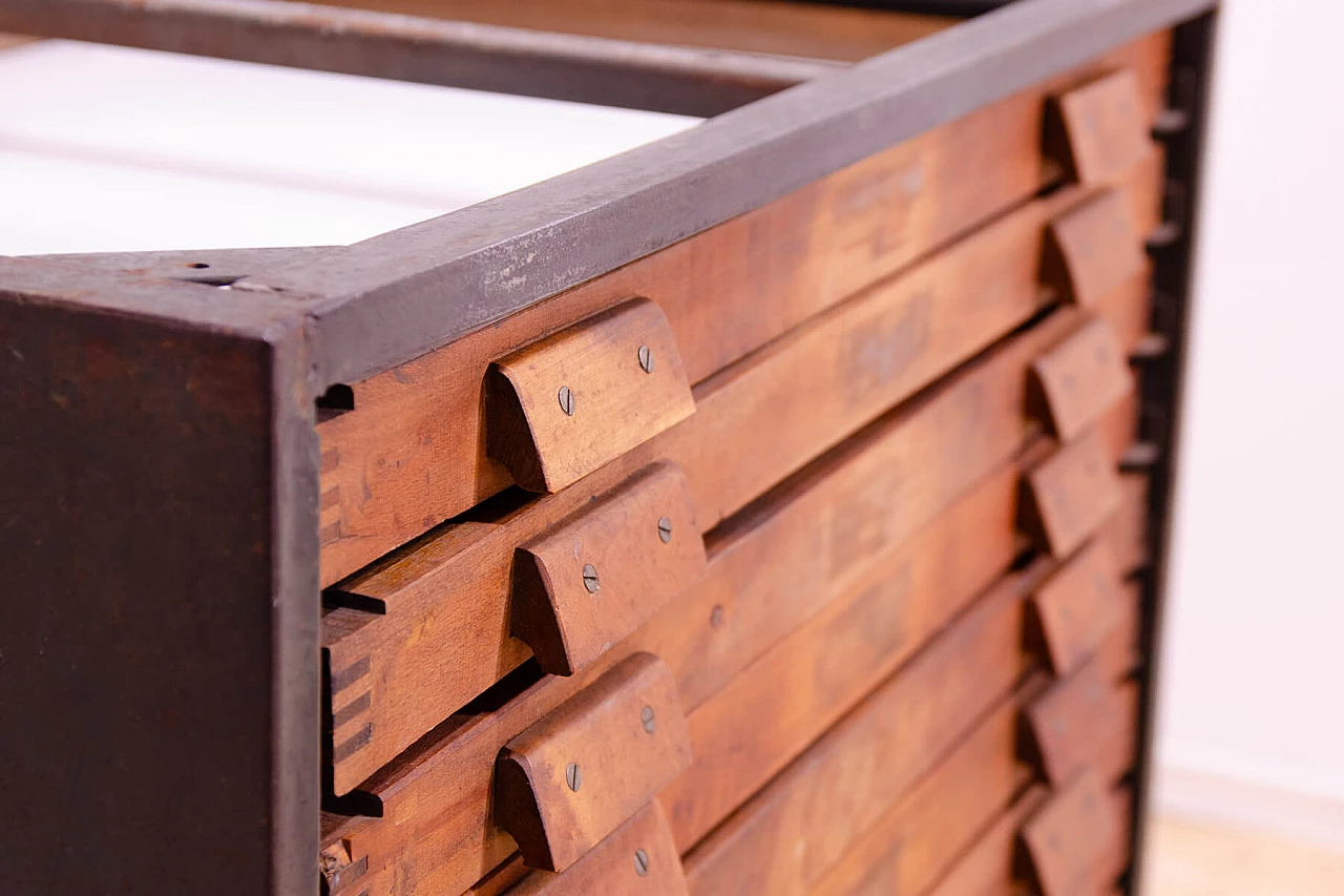 Cassettiera industriale cecoslovacca in legno e ferro, anni '70 6