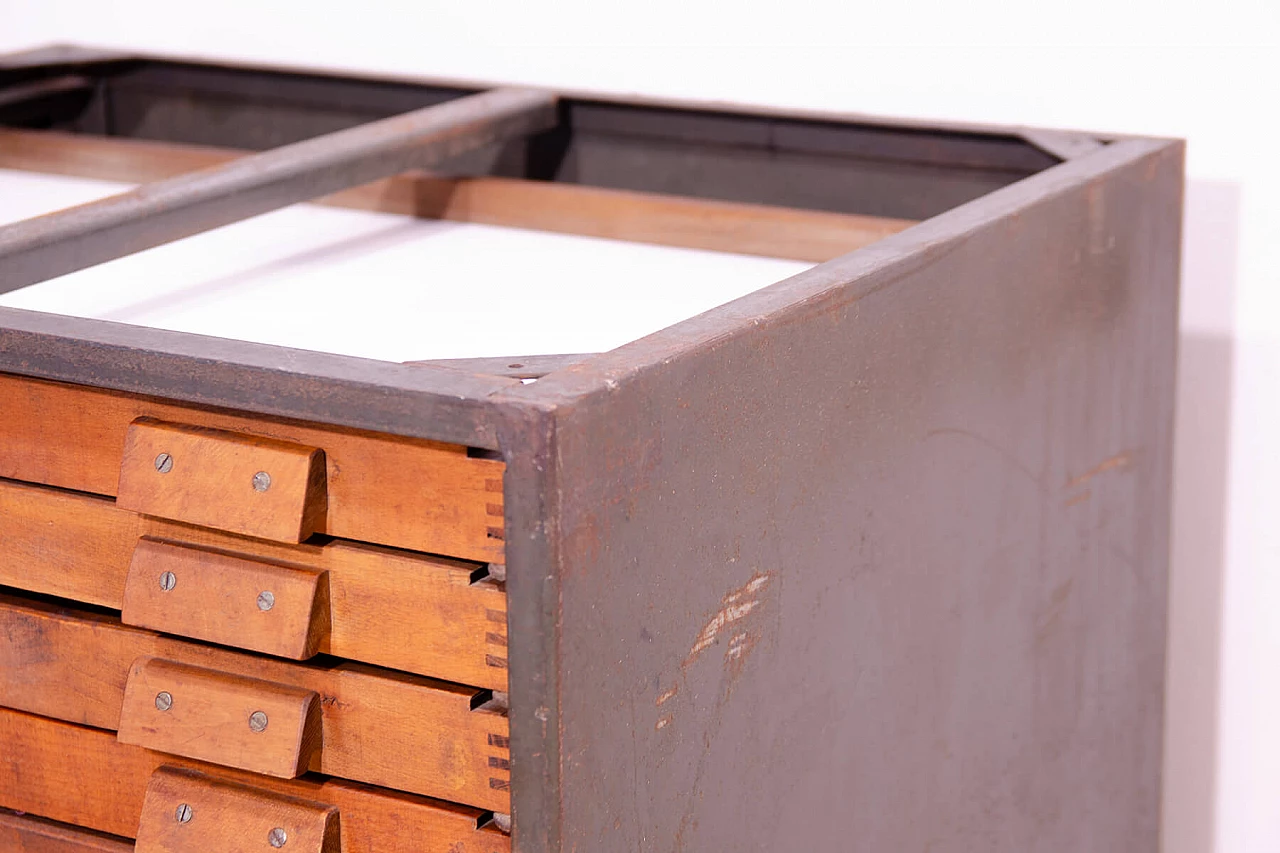 Cassettiera industriale cecoslovacca in legno e ferro, anni '70 8