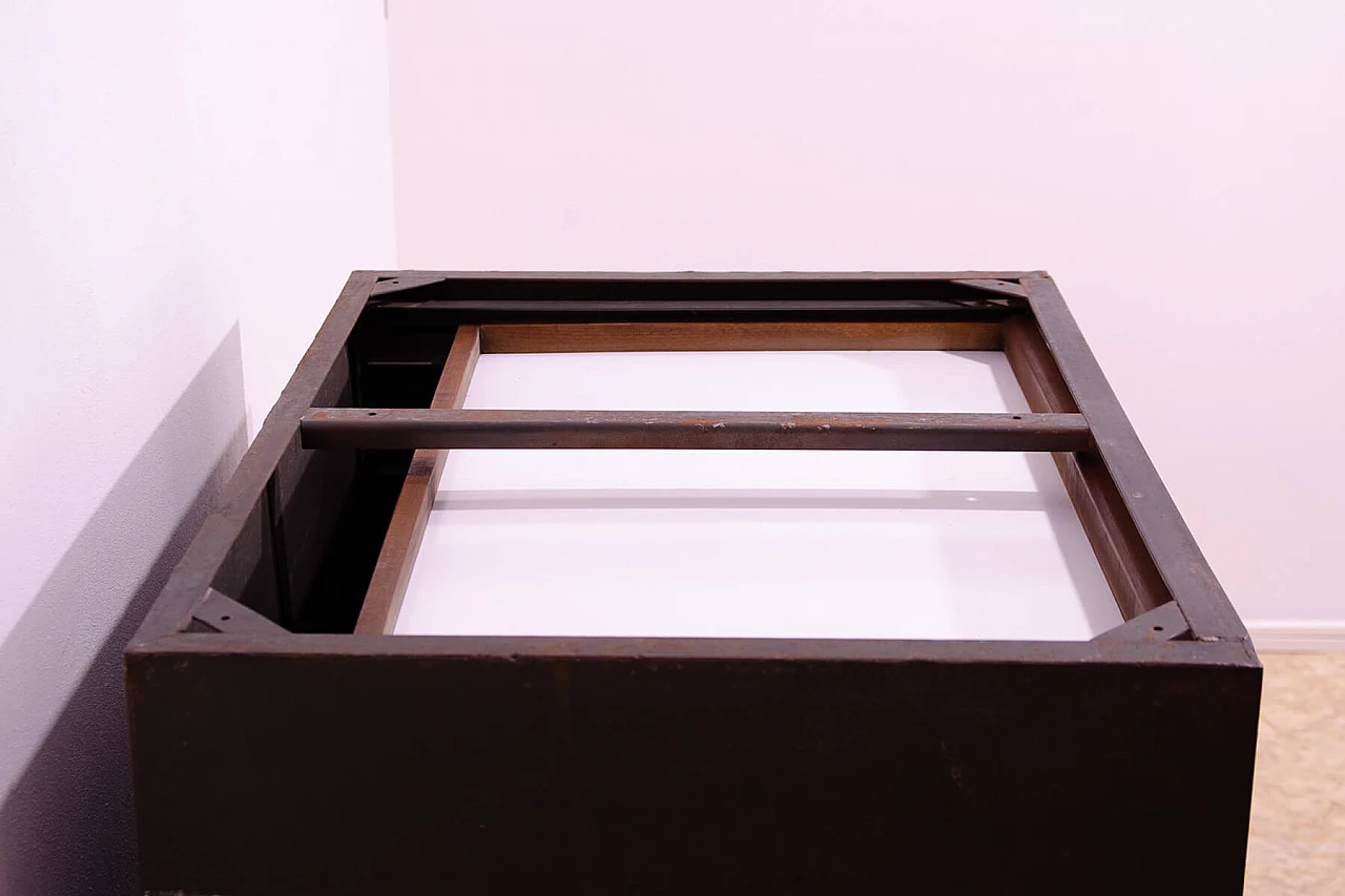 Cassettiera industriale cecoslovacca in legno e ferro, anni '70 11