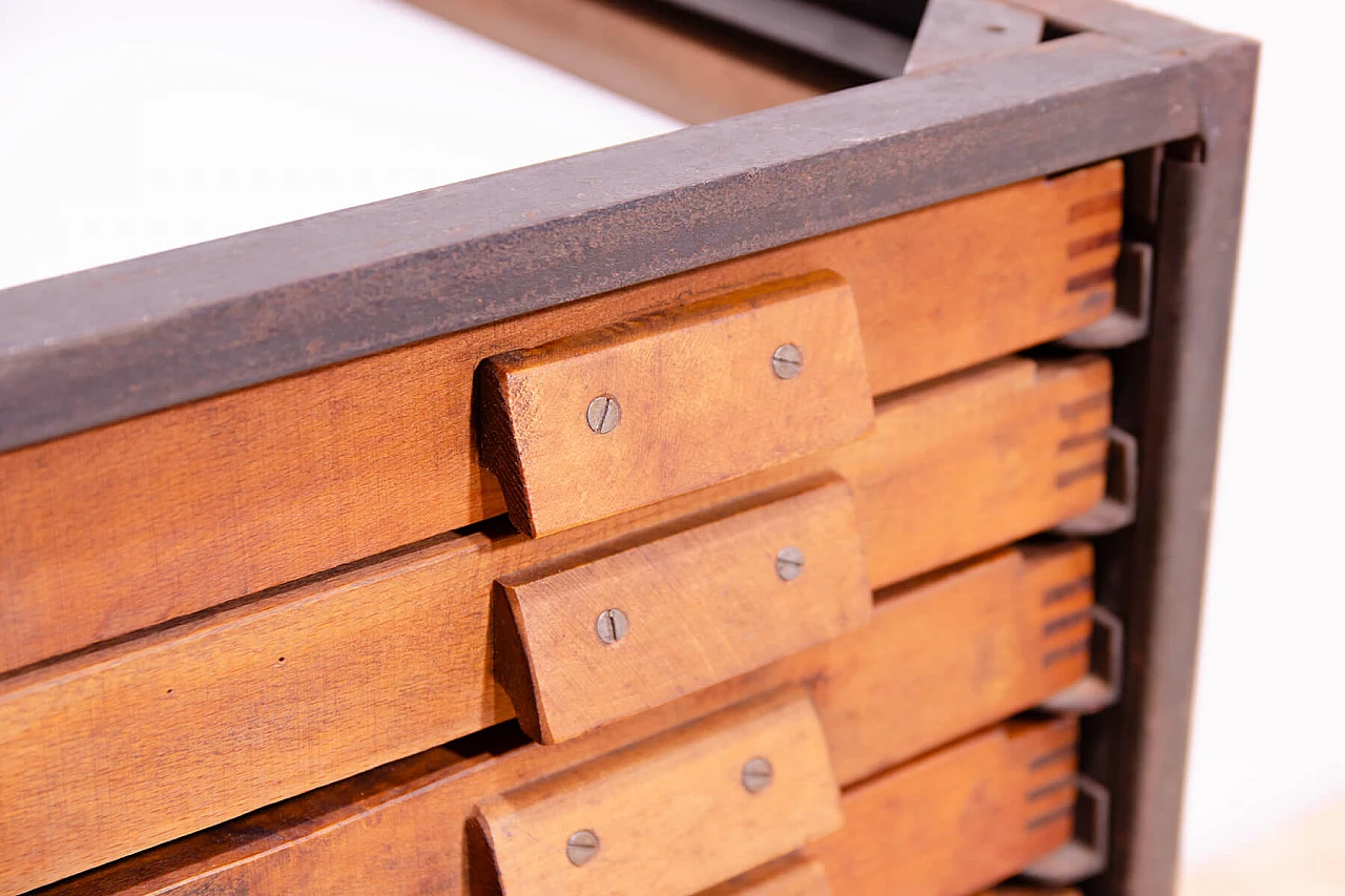 Cassettiera industriale cecoslovacca in legno e ferro, anni '70 15