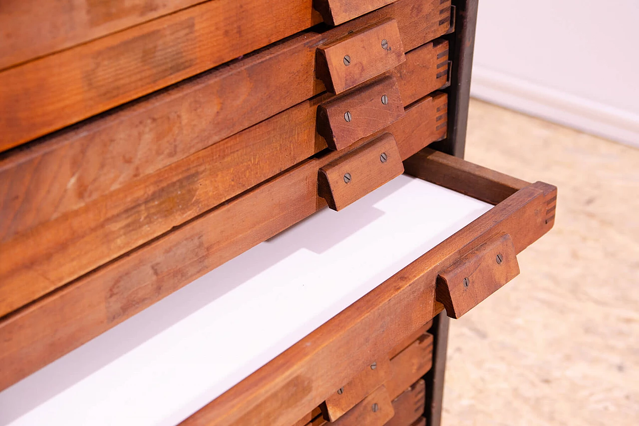 Cassettiera industriale cecoslovacca in legno e ferro, anni '70 17
