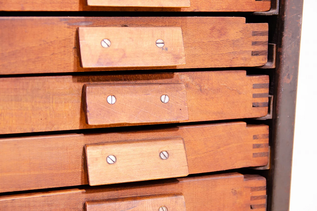 Cassettiera industriale cecoslovacca in legno e ferro, anni '70 19