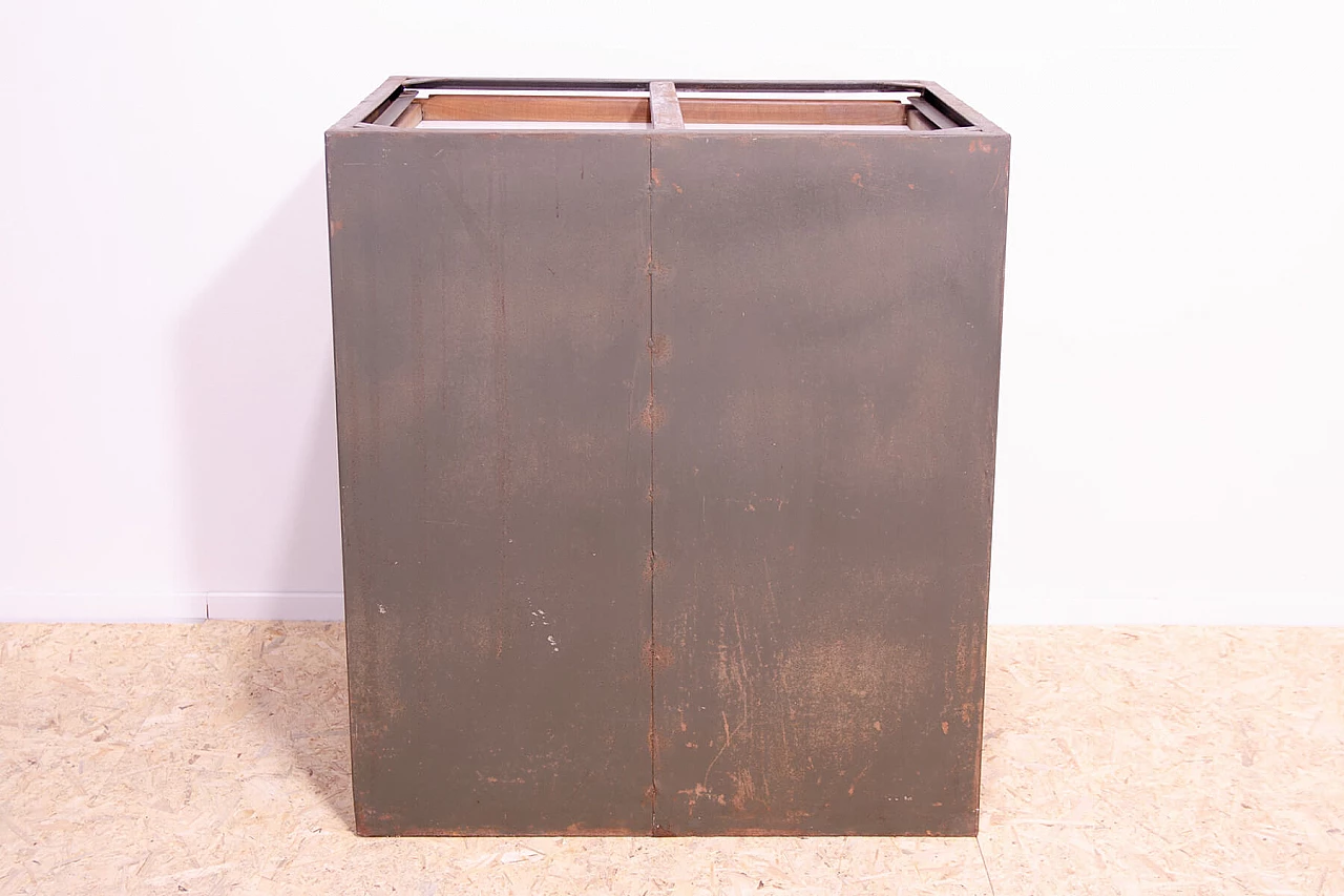 Cassettiera industriale cecoslovacca in legno e ferro, anni '70 20