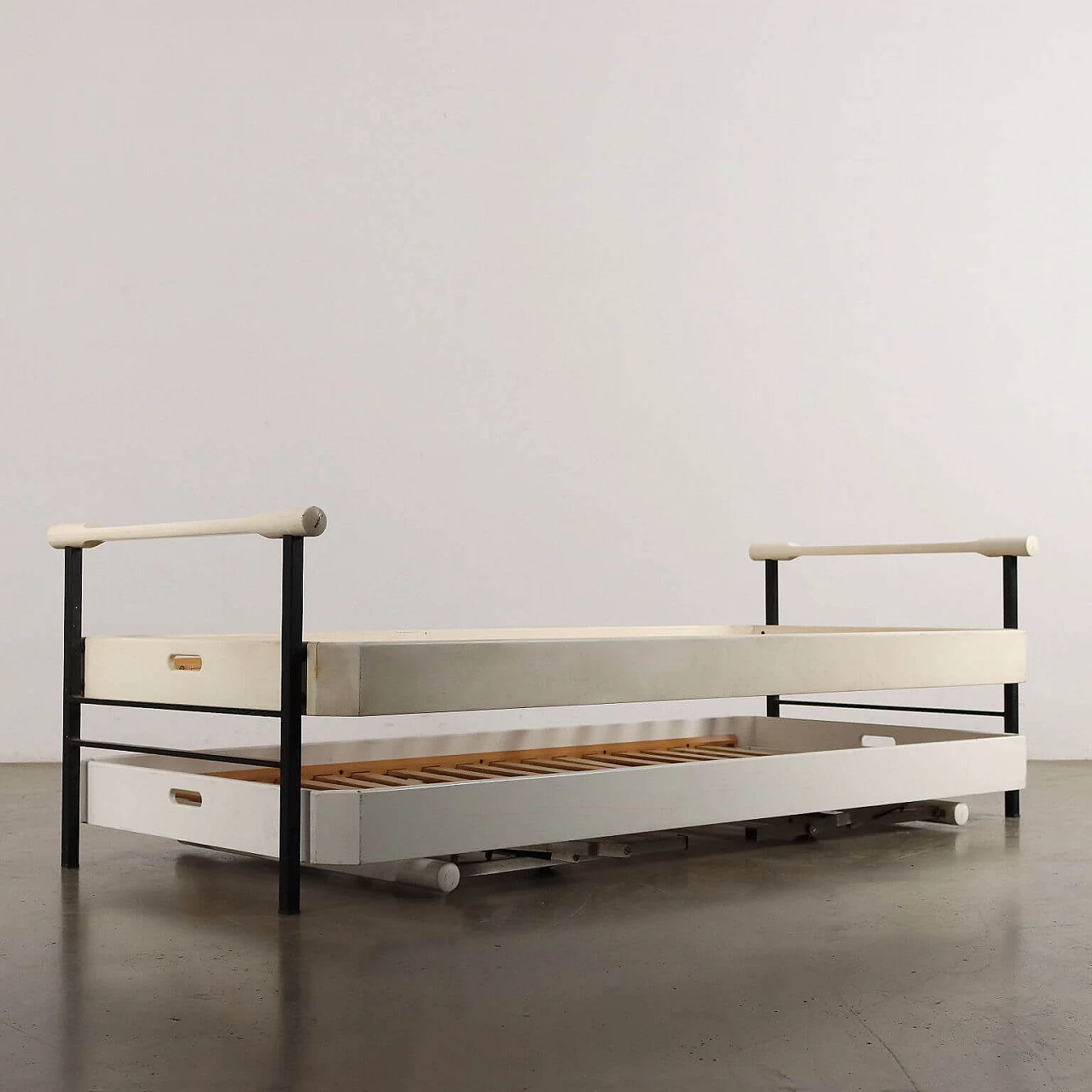 Pair of L75 beds by Osvaldo Borsani for Tecno, 1960s 10