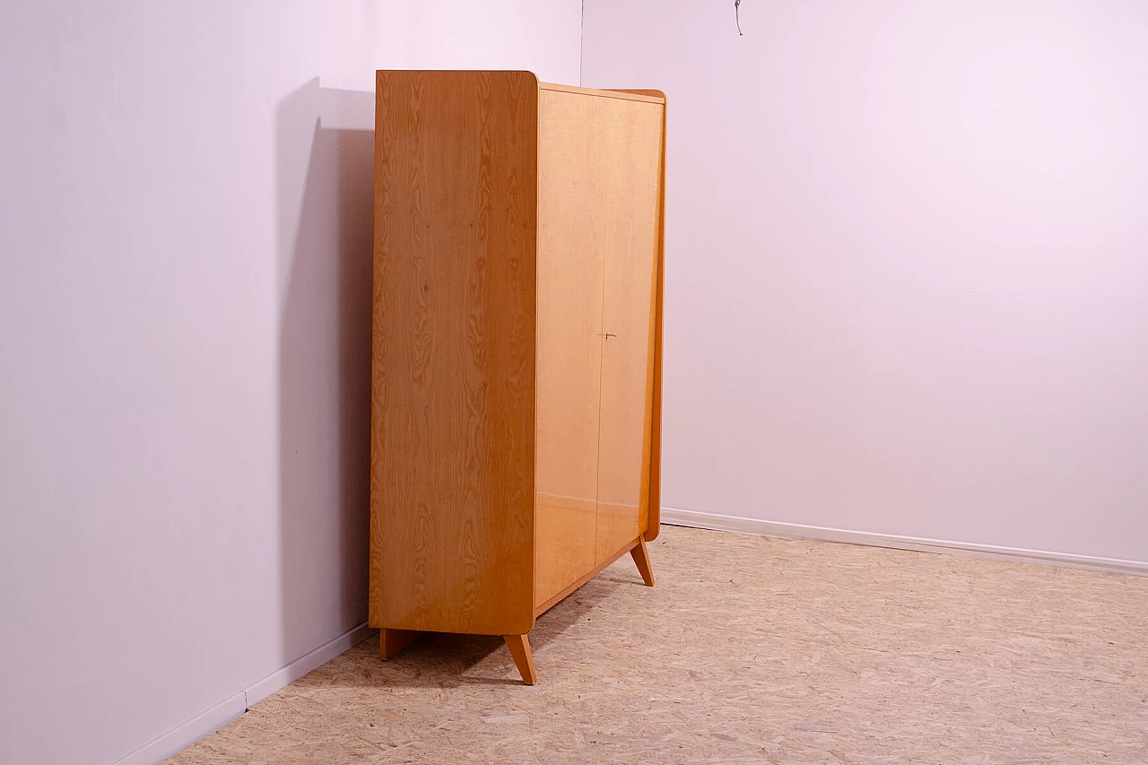 Armadio in faggio di František Jirák per Tatra Nábytok, anni '60 6