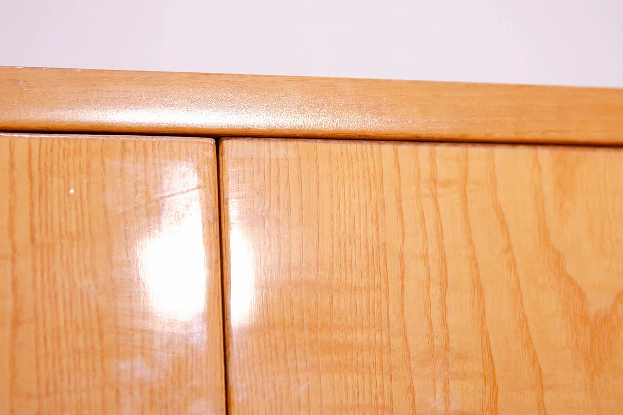 Armadio in faggio di František Jirák per Tatra Nábytok, anni '60 12