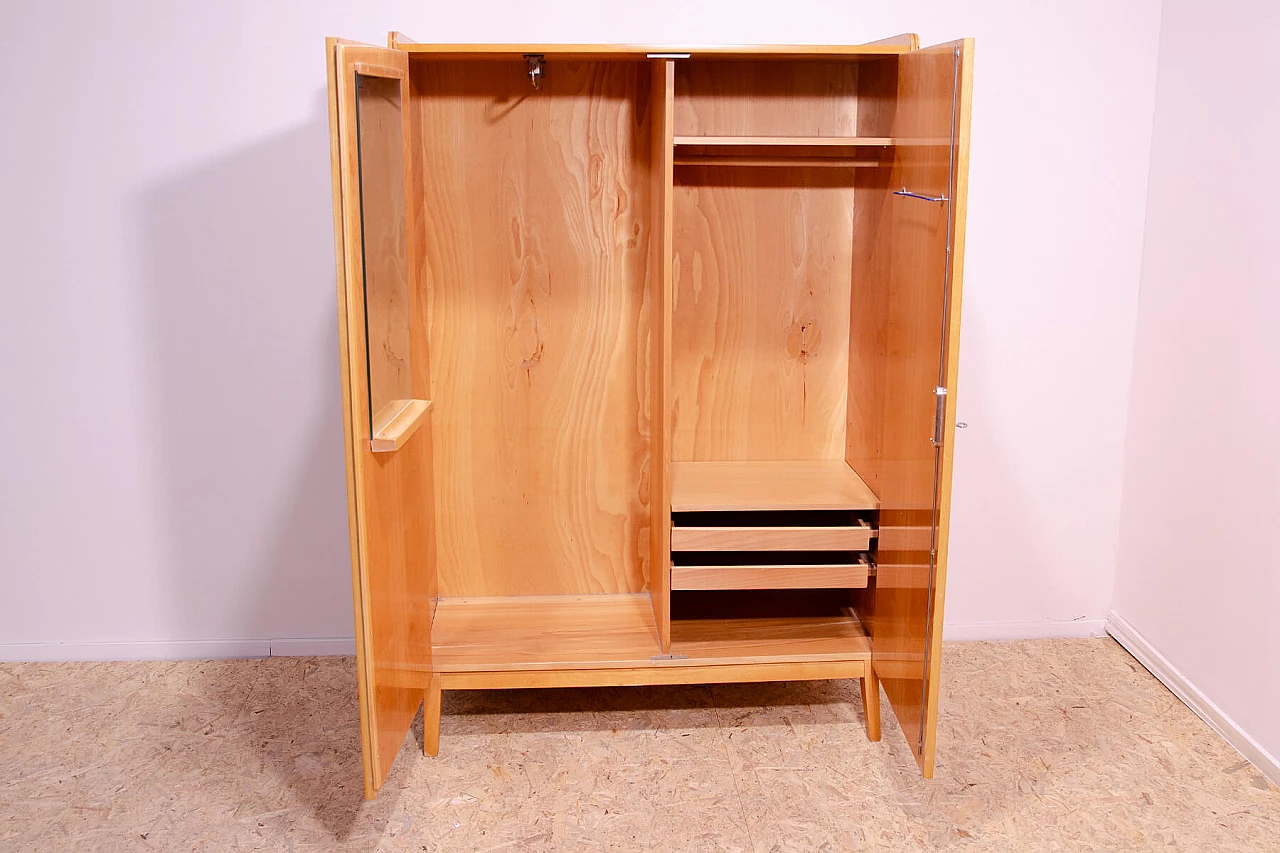 Armadio in faggio di František Jirák per Tatra Nábytok, anni '60 13