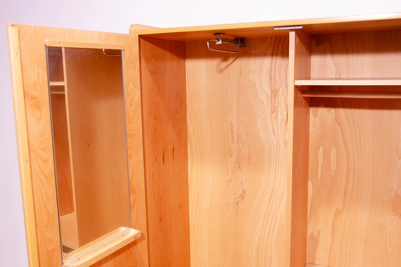 Armadio in faggio di František Jirák per Tatra Nábytok, anni '60 14