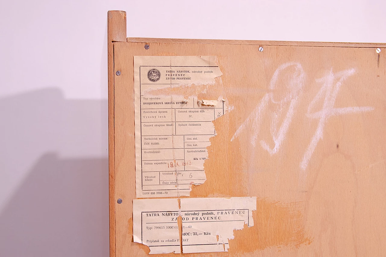 Armadio in faggio di František Jirák per Tatra Nábytok, anni '60 21