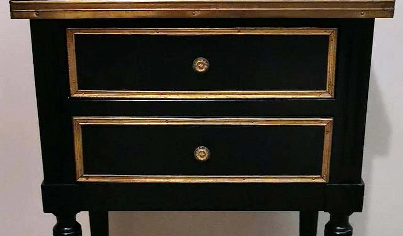 Comodino in legno nero a due cassetti con piano in marmo in stile Napoleone III, fine '800 4