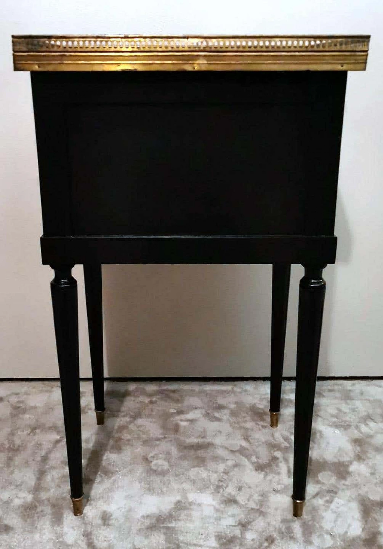 Comodino in legno nero a due cassetti con piano in marmo in stile Napoleone III, fine '800 6