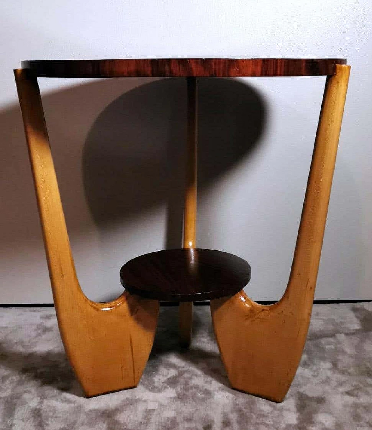 Tavolino rotondo in legno con piano in vetro scuro in stile Art Déco di Paolo Buffa, anni '50 3