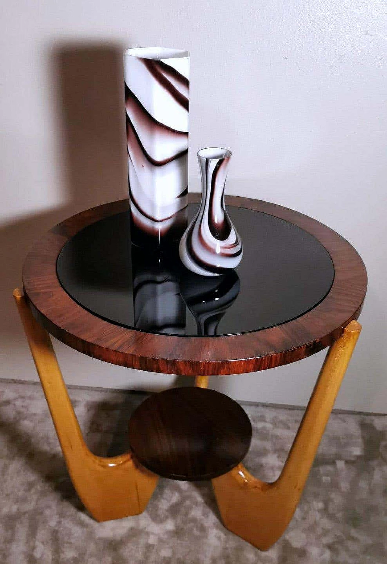 Tavolino rotondo in legno con piano in vetro scuro in stile Art Déco di Paolo Buffa, anni '50 8