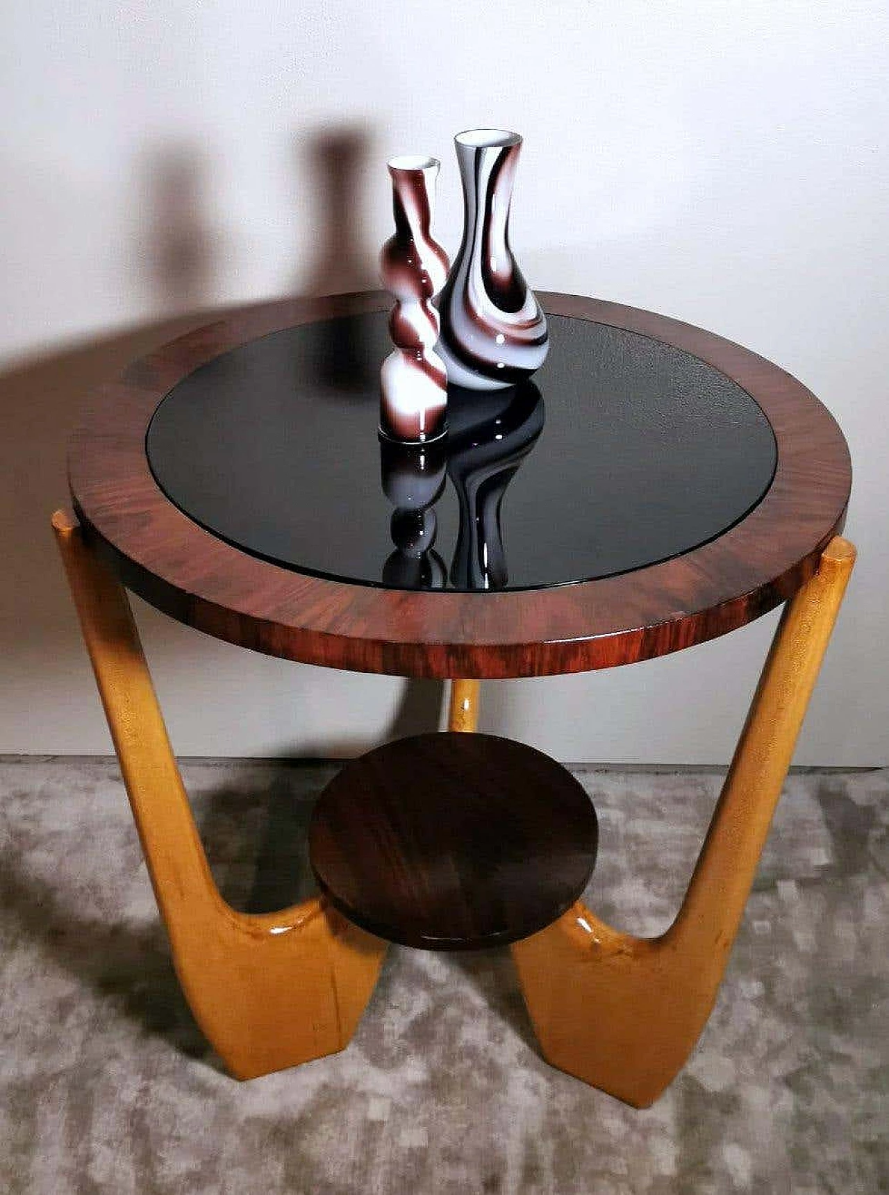Tavolino rotondo in legno con piano in vetro scuro in stile Art Déco di Paolo Buffa, anni '50 10