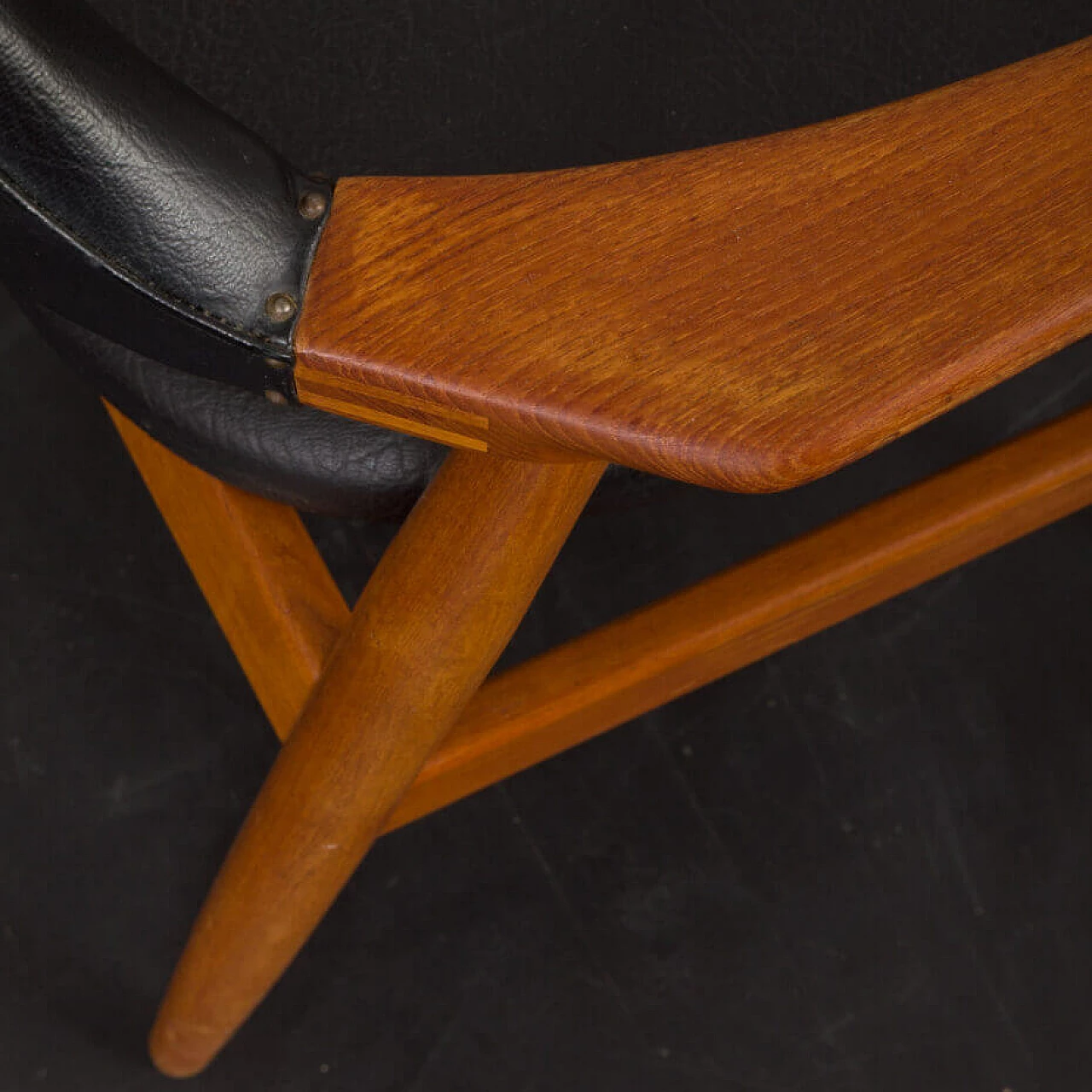 Sedia in teak massiccio con tessuto vinilico nero nello stile di Erik Kirkegaard, anni '50 14