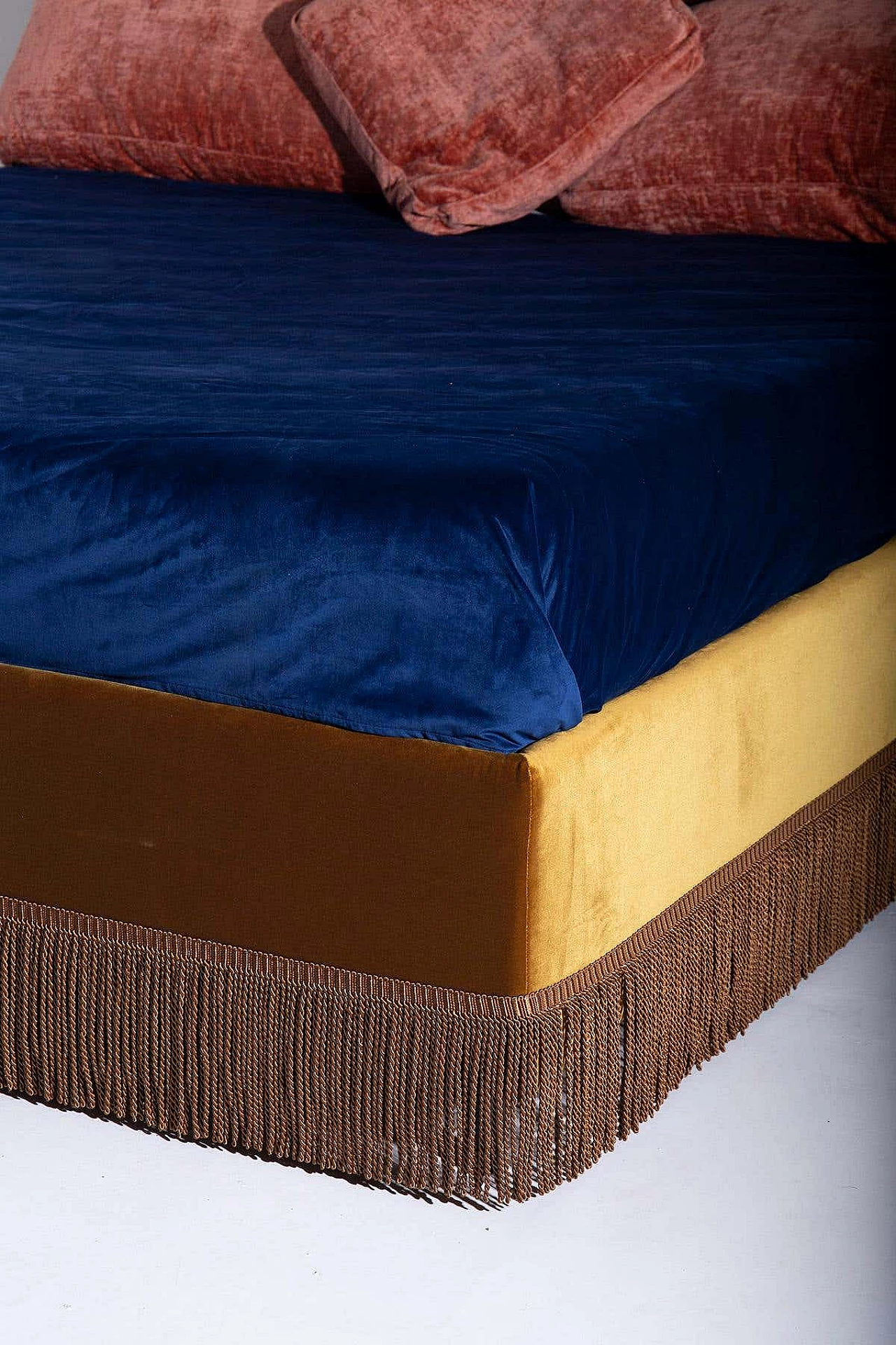 Velvet bed with wooden frame 7