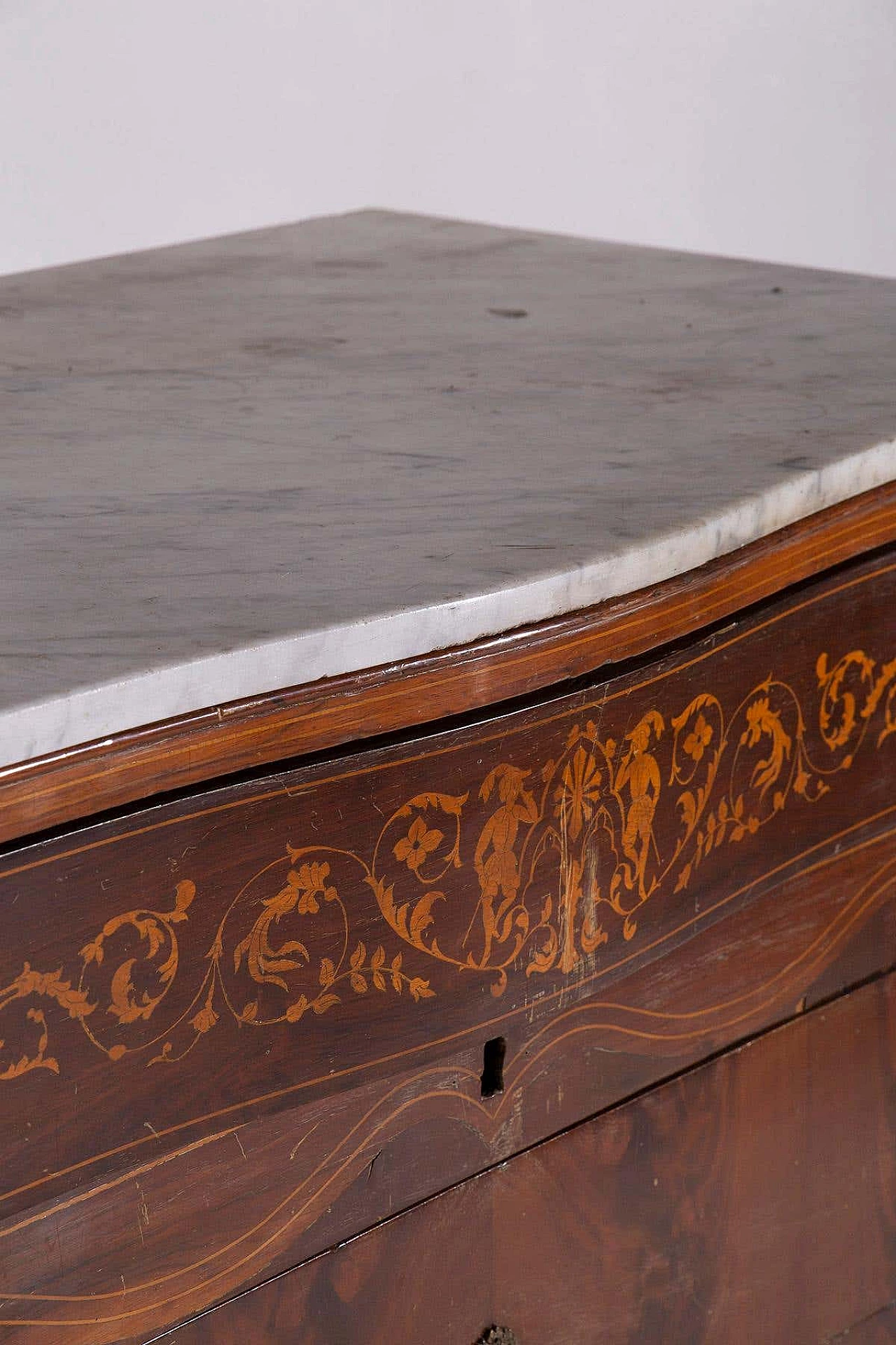 Walnut chest of drawers with marble top, late 18th century 3