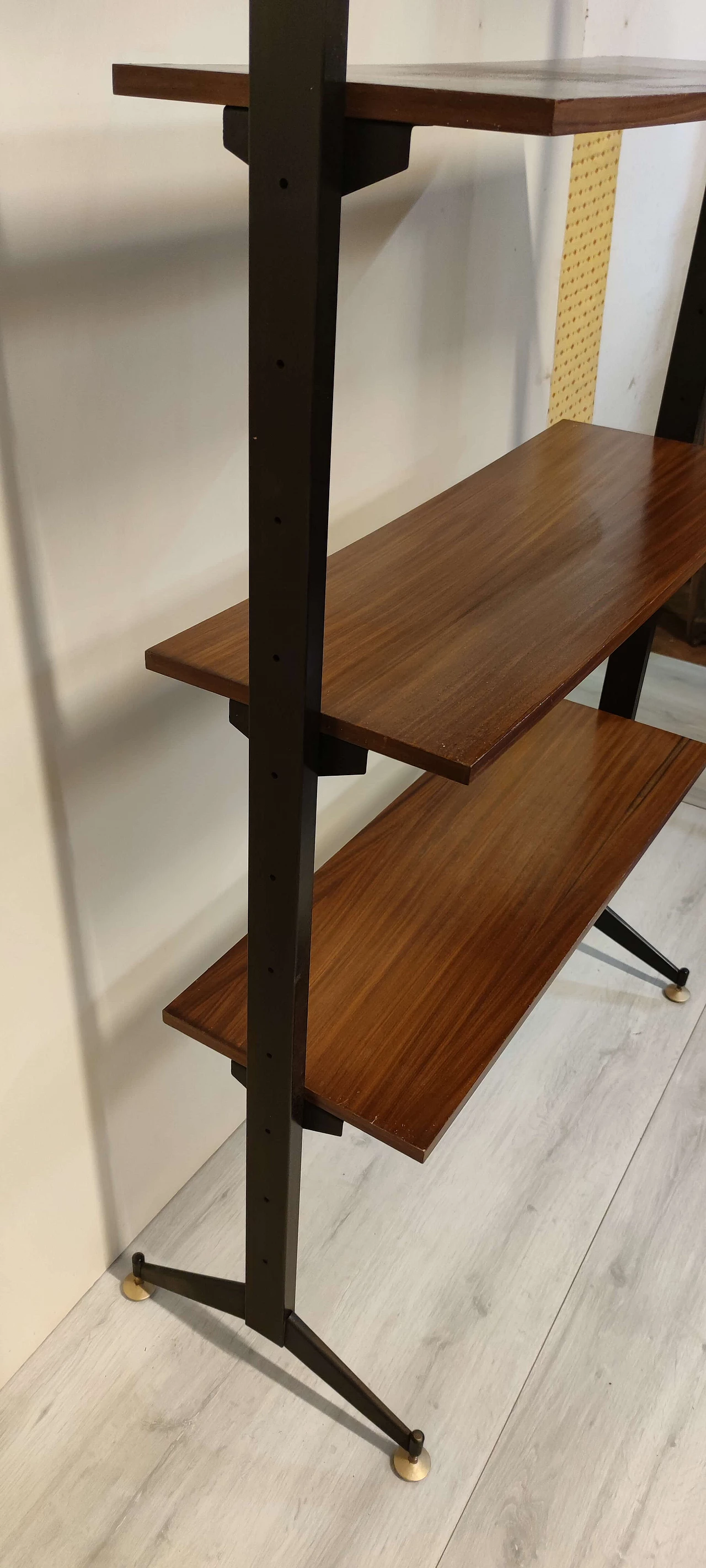 Libreria in mogano con montanti in ferro di Albini Franco, anni '60 10