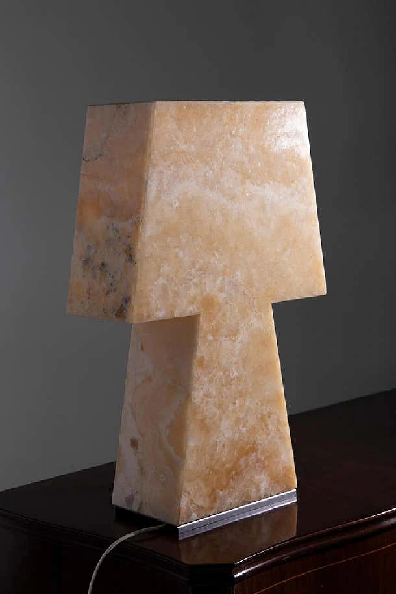 Alabaster table lamp 2