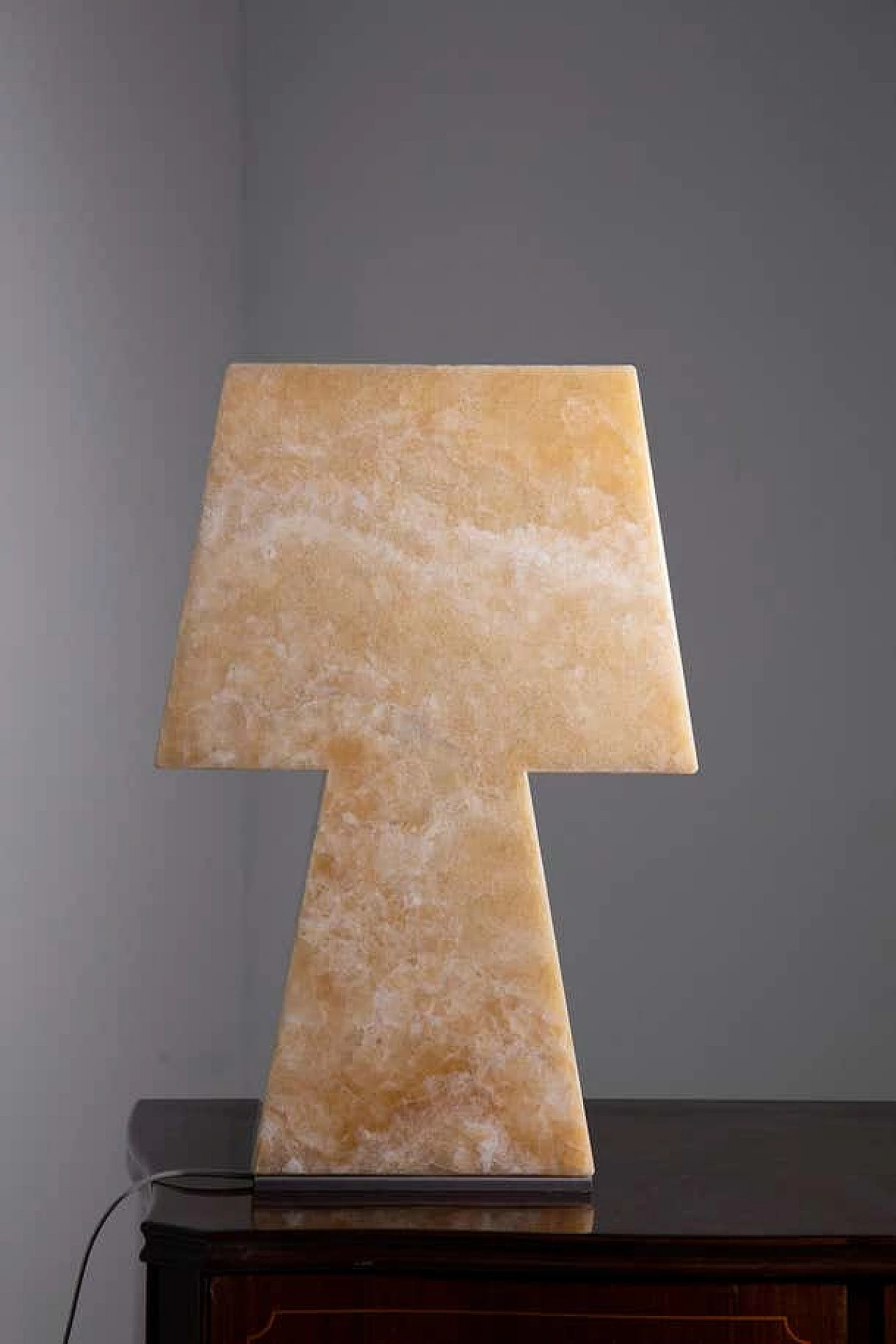 Alabaster table lamp 3