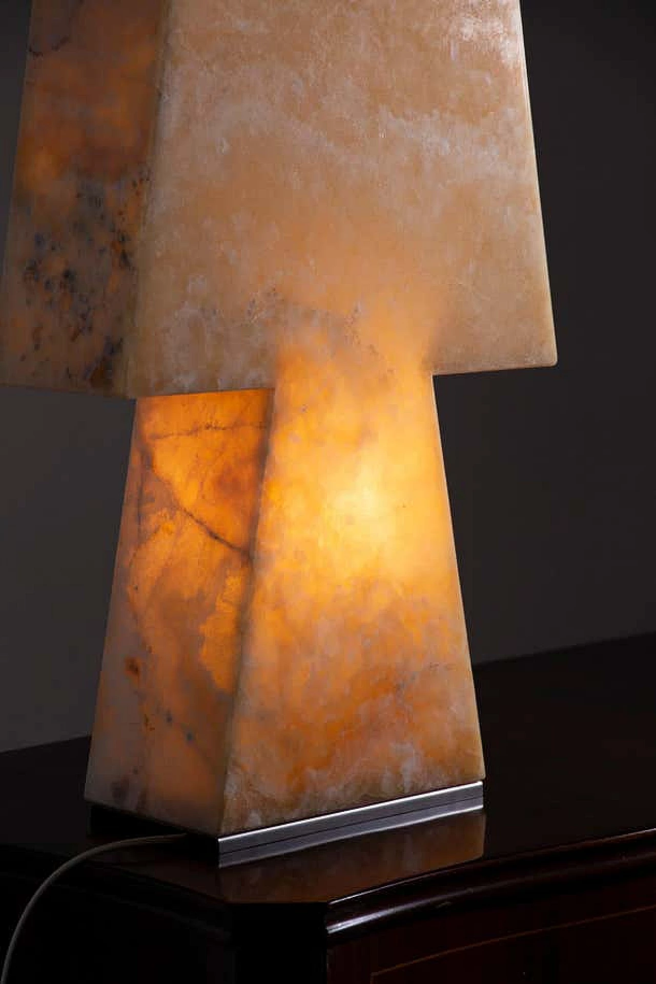 Alabaster table lamp 10
