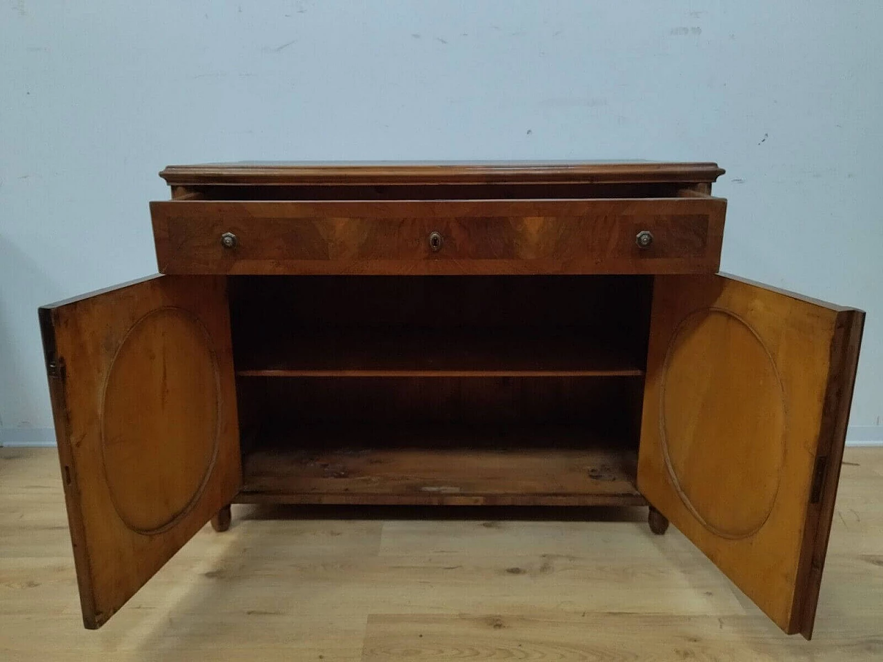 Walnut panelled sideboard with circular panelling, mid-19th century 10