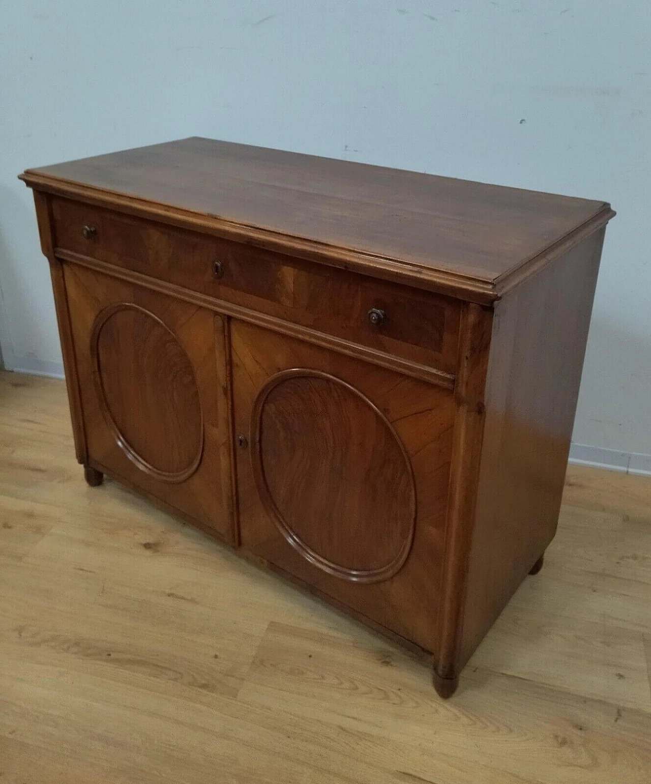 Walnut panelled sideboard with circular panelling, mid-19th century 14