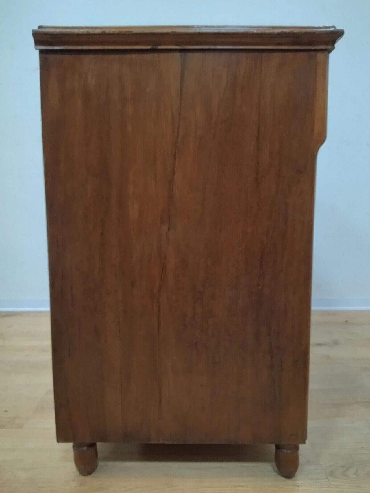 Walnut panelled sideboard with circular panelling, mid-19th century 19