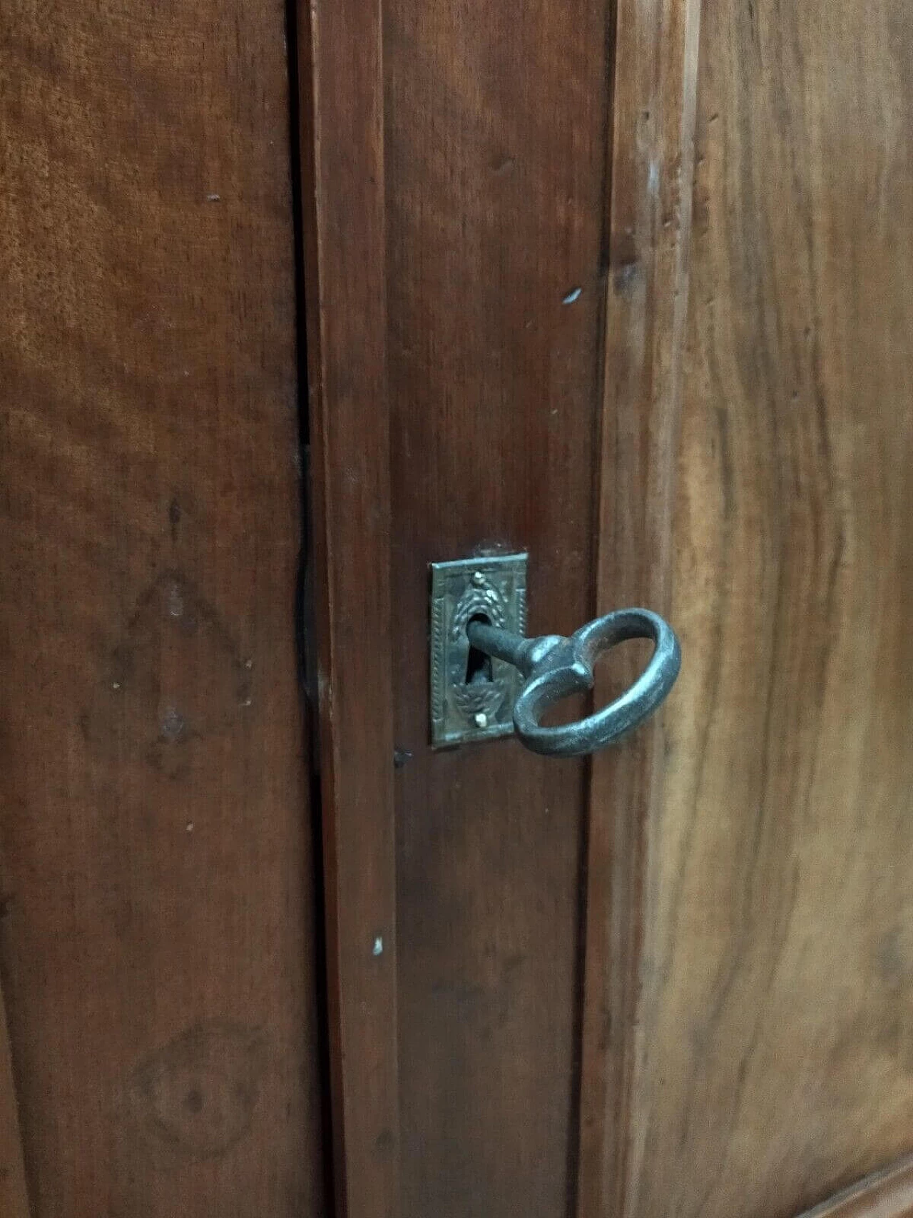 Credenza Umbertina impiallacciata in noce e radica, fine '800 4