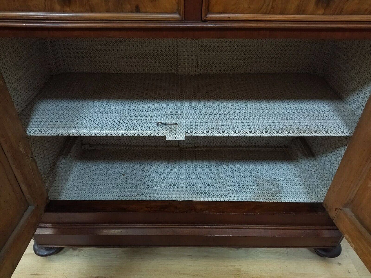 Credenza Umbertina impiallacciata in noce e radica, fine '800 10