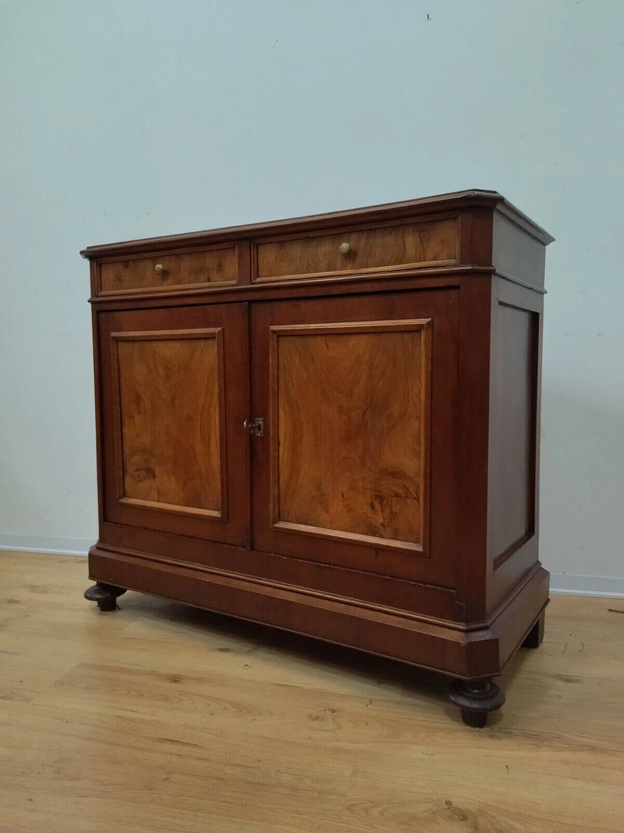Credenza Umbertina impiallacciata in noce e radica, fine '800 13