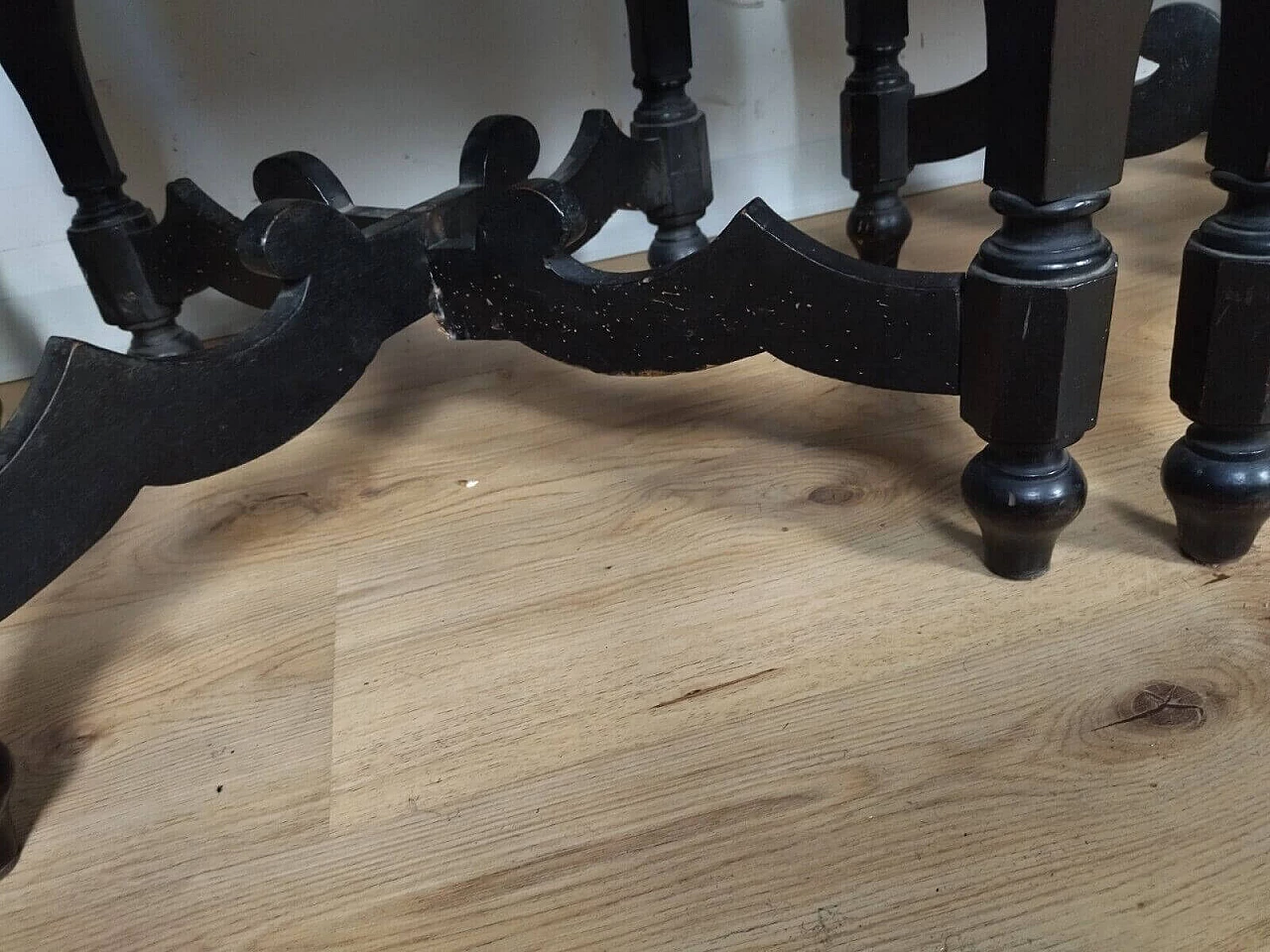 4 Rocchetto chairs in ebonised wood, 18th century 5