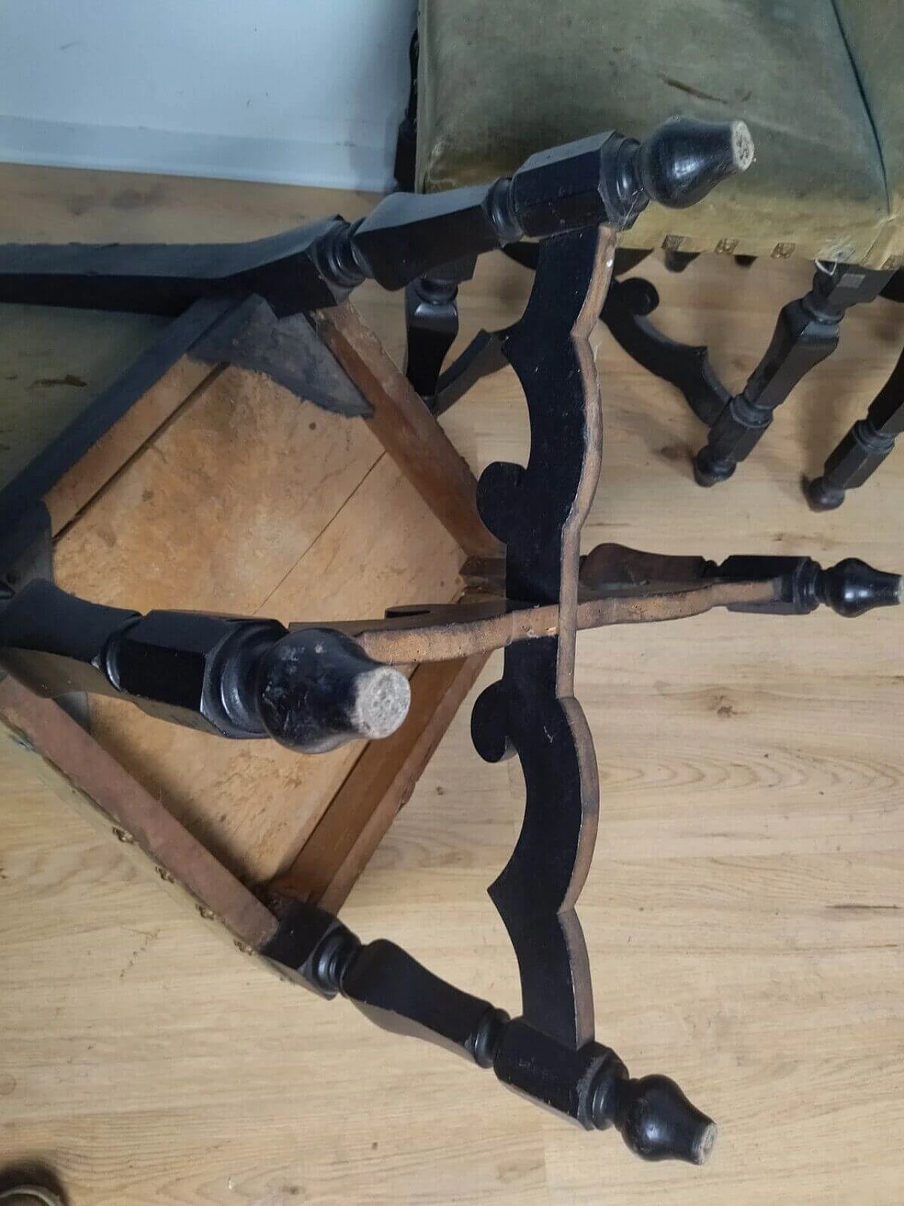 4 Rocchetto chairs in ebonised wood, 18th century 15