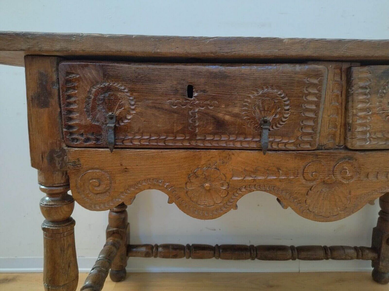 Oak spool table, 18th century 4